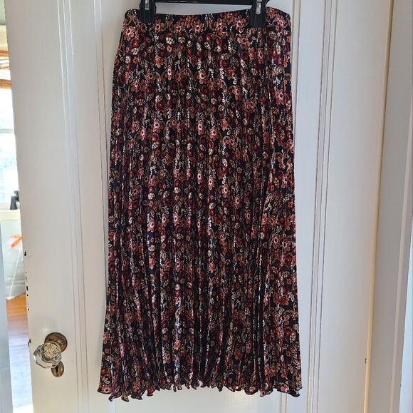 Max Studio Women's skirt - Picture 9 of 14